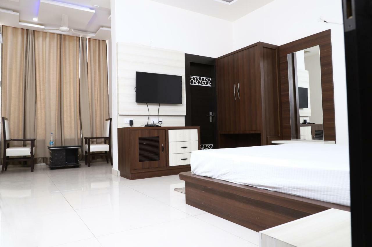 Diwan Hotel And Restaurant Surkhi 외부 사진